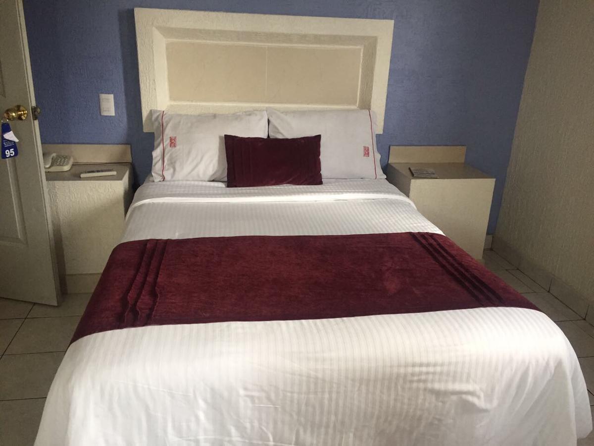 Hotel La Paz Гвадалахара Экстерьер фото